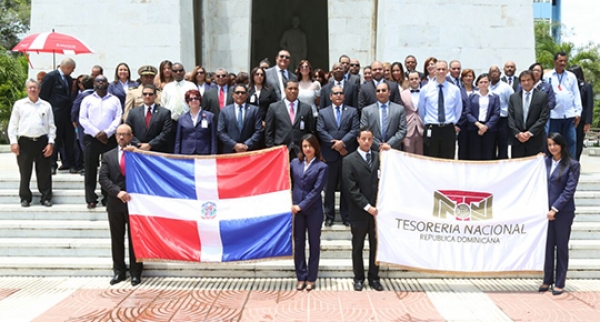 Tesorería Nacional deposita Ofrenda floral con motivo de su 87 aniversario.