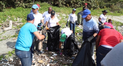 Servidores de Tesorería Nacional participan en Jornada Nacional de Limpieza de Playas y Costas