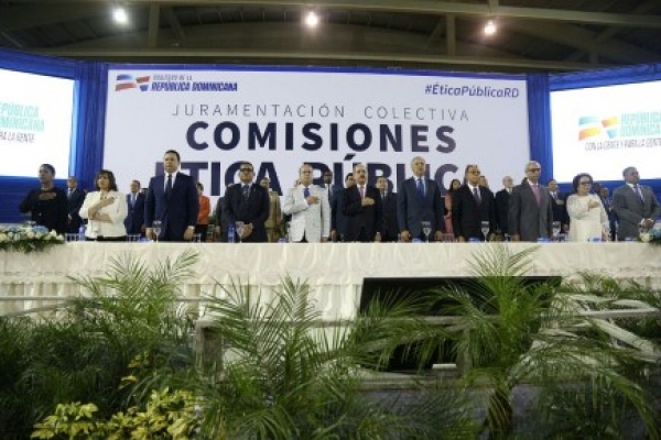 Presidente Medina juramenta más de 200 Comisiones de Ética Pública Más control y transparencia