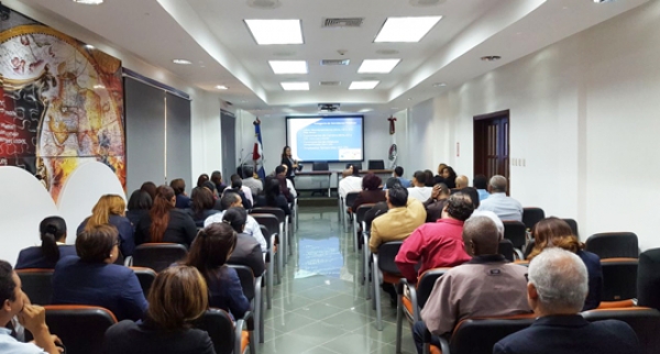 MAP Imparte charla a servidores de la Tesorería Nacional