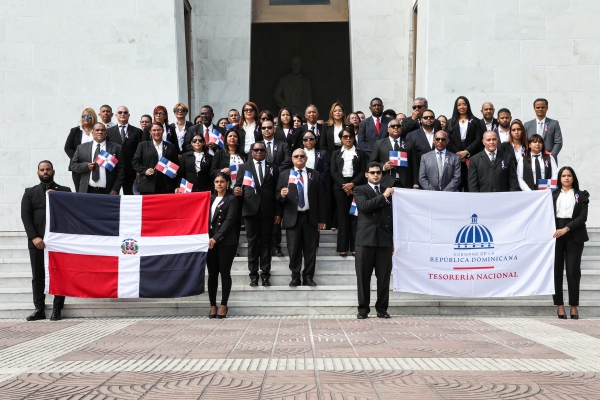 Tesorería Nacional deposita ofrenda floral en el 179 aniversario de la Independencia Dominicana