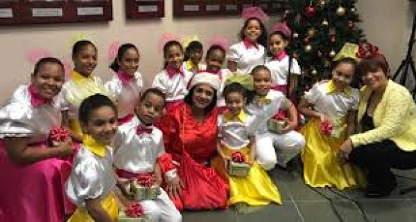 A ritmo de villancico servidores de la Tesorería Nacional reciben la Navidad