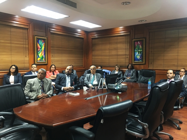 Imagen - Servidores de la TN en videoconferencia sobre herramientas de programación financiera. 